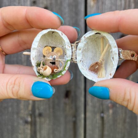 Pudełeczko z orzecha włoskiego - Mysz pod miotłą