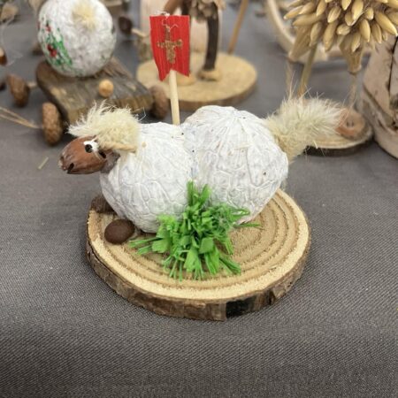 Baranek z orzechów do koszyczka wielkanocnego