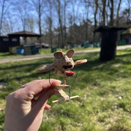 Mobilna zabawka na spinaczu - latająca świnka